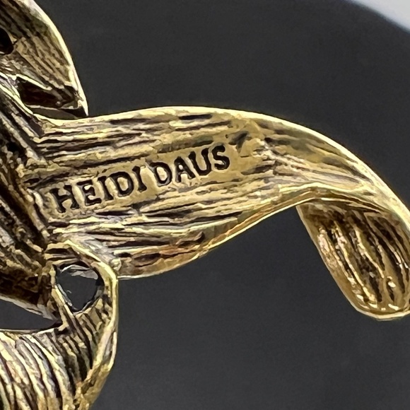 Heidi Daus Brooch Blue Flowers Signed Pin Forget Me Not Bouquet Crystals - Picture 10 of 14